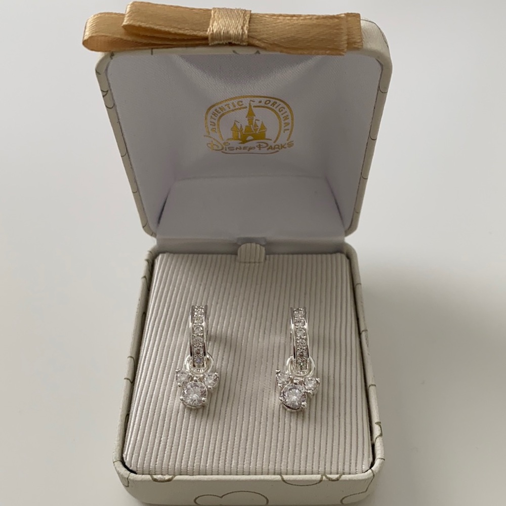 Disney Minnie Mouse earrings